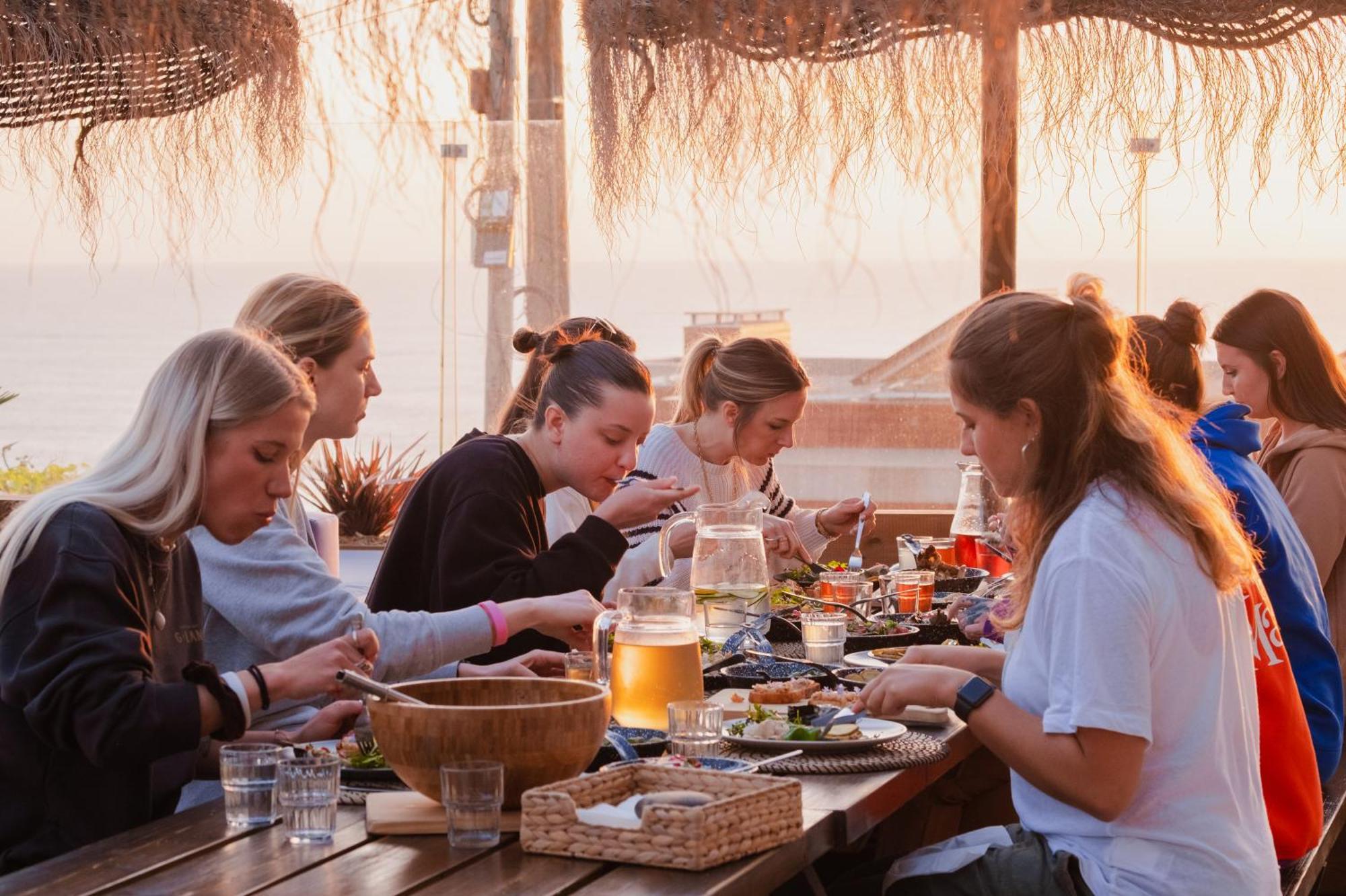 The Salty Pelican Yoga & Surf Retreat Ericeira Extérieur photo